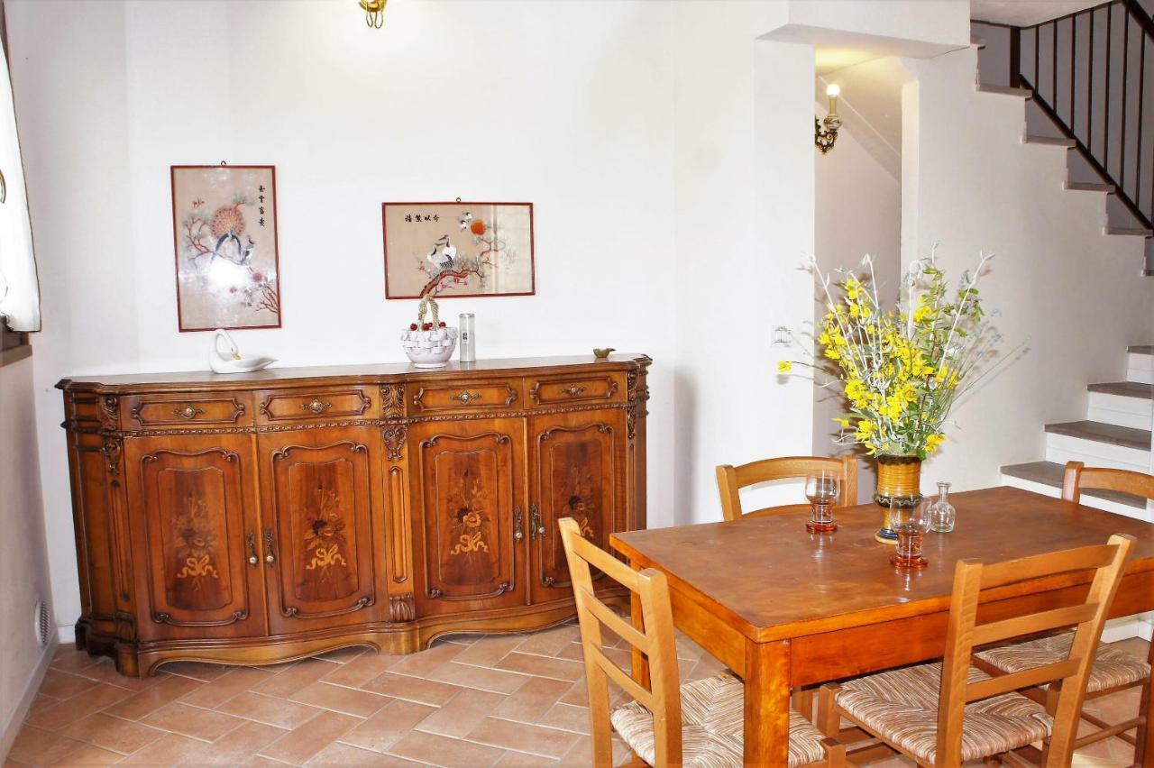גאמבאסי Villa Borgo La Fungaia מראה חיצוני תמונה